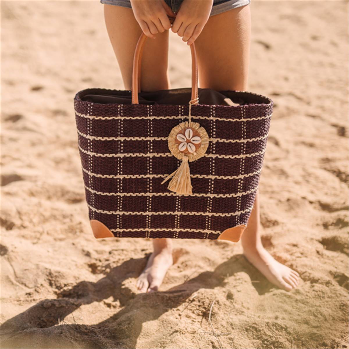 Panier sisal carreaux avec pompon coquillage - YAKUBA